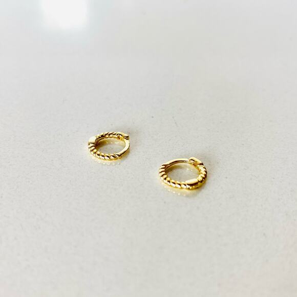 NEW NORDSTROM REVOLVE 18kt Gold Vermeil Twisted Tiny Mini Hoop Earrings Jewelry - Picture 6 of 7